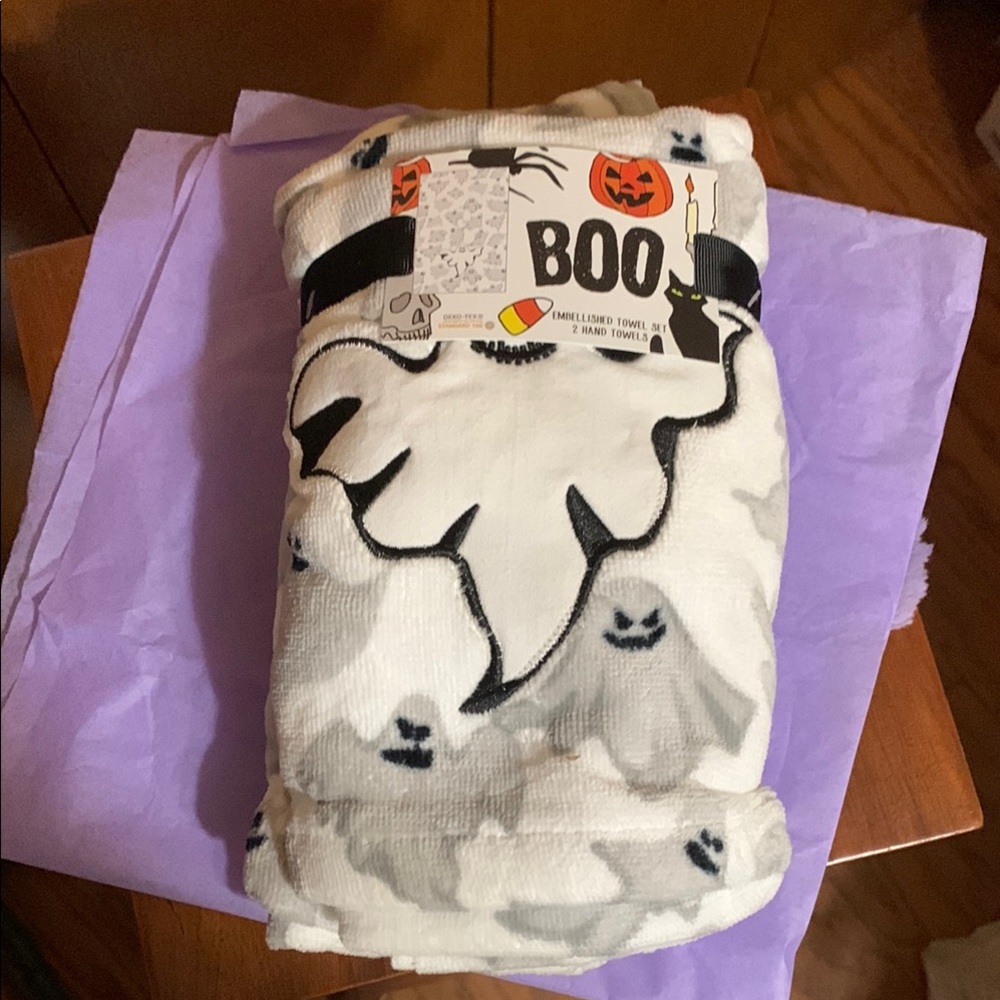 Ghostly Boo 👻 Embellished Towel Set - Two Hand Towels. NWT!